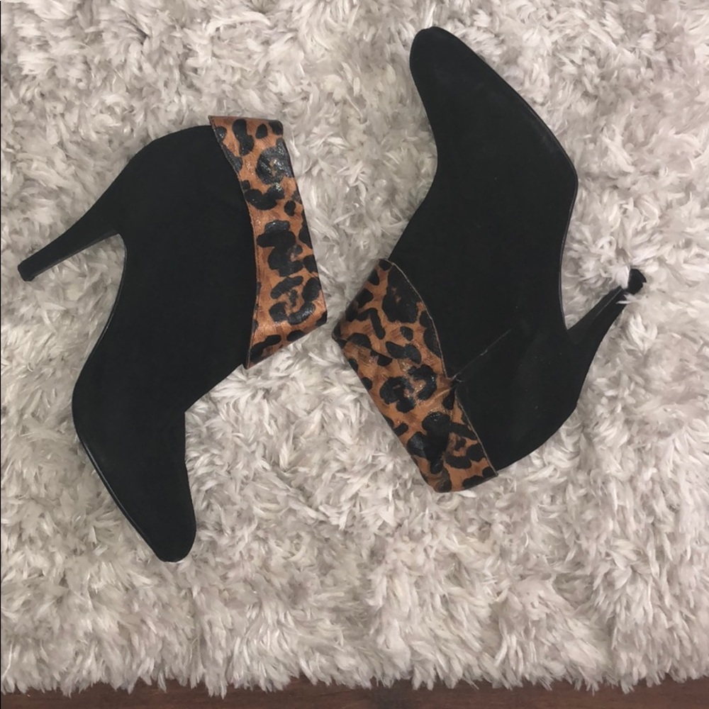 Silhouettes Black suede leopard booties